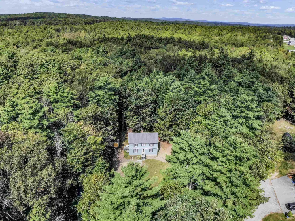 16 Saddle Path Road Raymond NH 03077