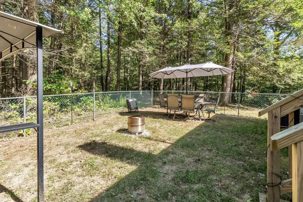 16 Saddle Path Road Raymond NH 03077