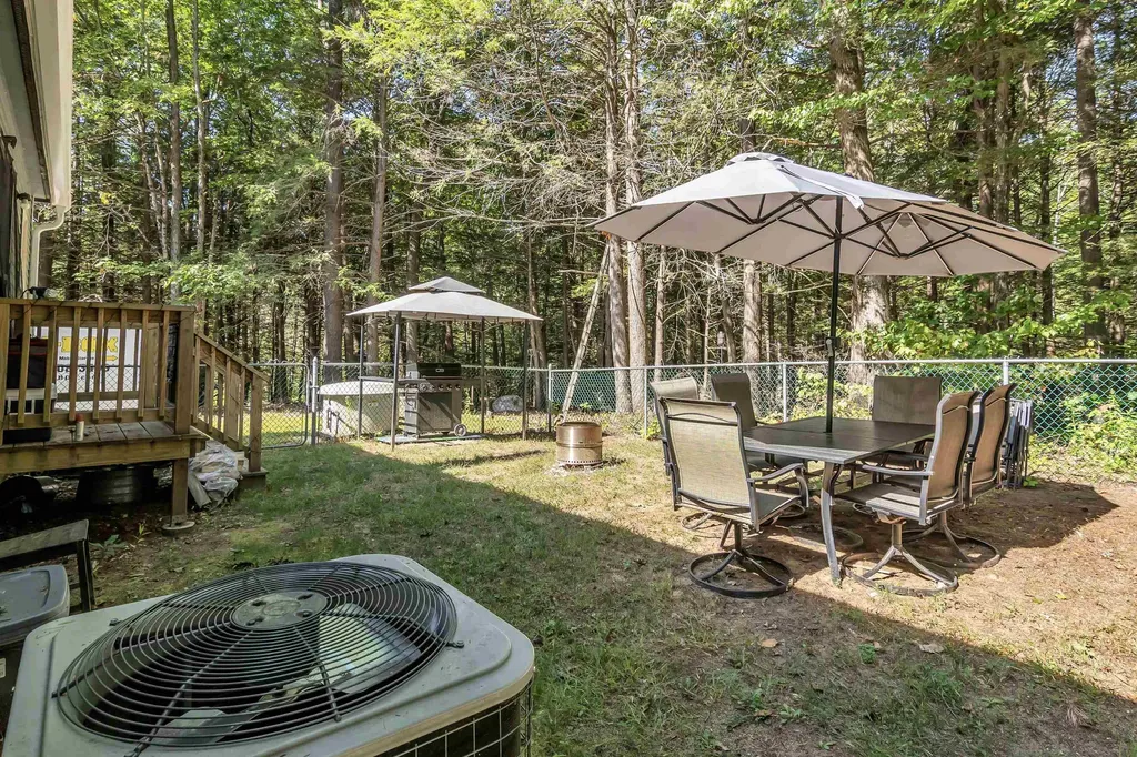 16 Saddle Path Road Raymond NH 03077
