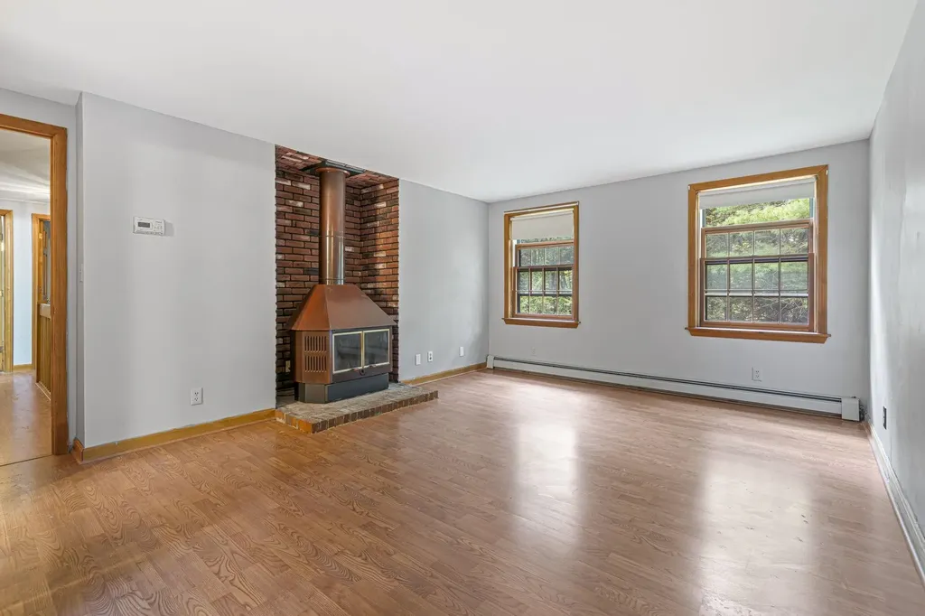 17 Gould Pond Road Hillsborough NH 03244