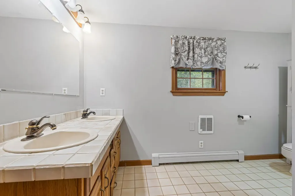 17 Gould Pond Road Hillsborough NH 03244