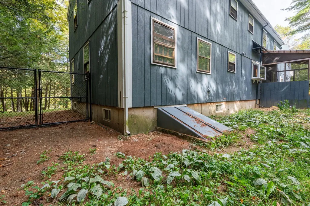 17 Gould Pond Road Hillsborough NH 03244