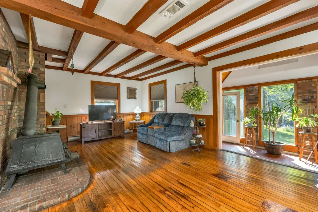 441 W Lake Road Fitzwilliam NH 03447