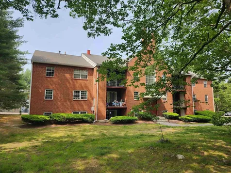 9 Louisburg Square Nashua NH 03060