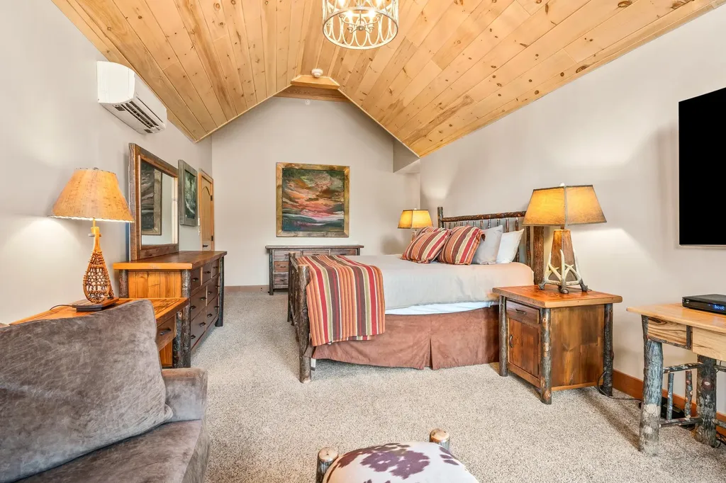 235 Skimobile Road Conway NH 03860