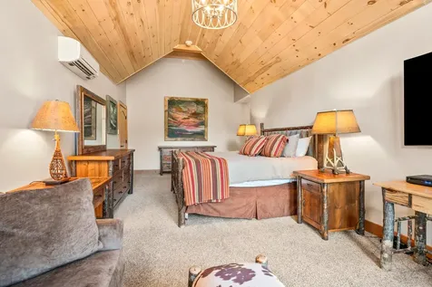 235 Skimobile Road Conway NH 03860