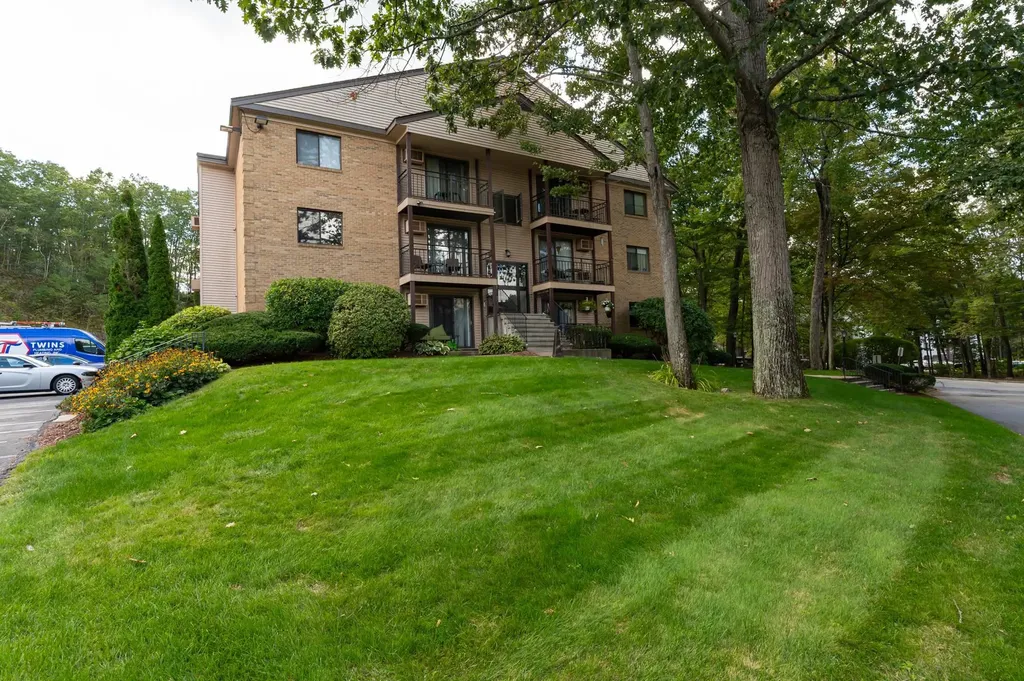 19 Country Club Drive Manchester NH 03102