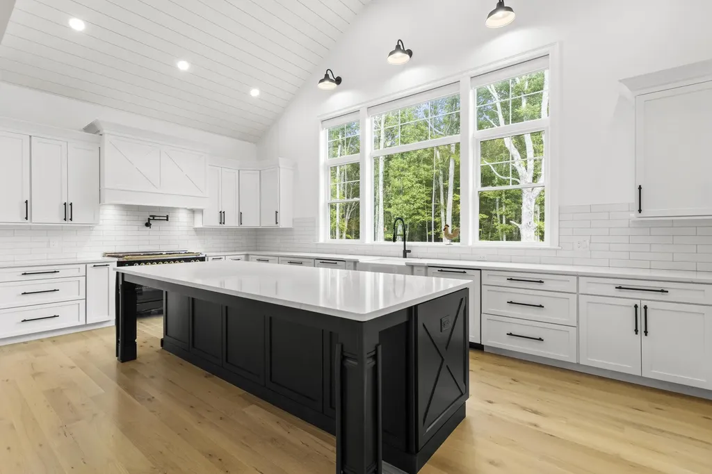 10 Hobart Lane Hollis NH 03049