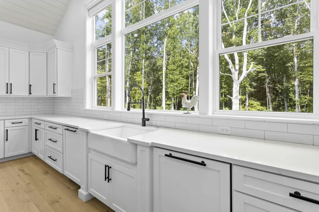 10 Hobart Lane Hollis NH 03049
