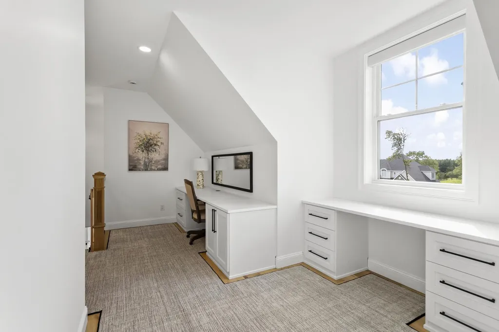 10 Hobart Lane Hollis NH 03049