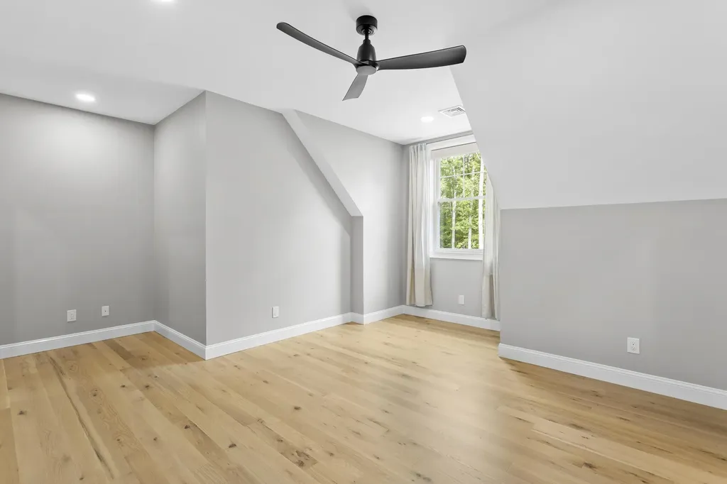 10 Hobart Lane Hollis NH 03049