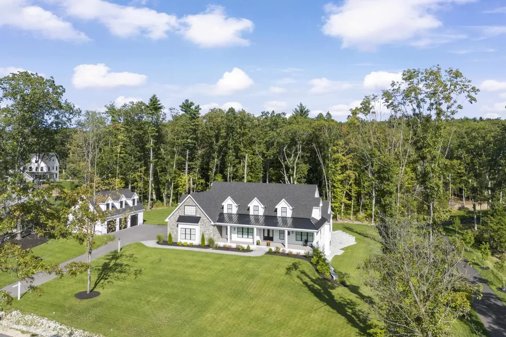 10 Hobart Lane Hollis NH 03049