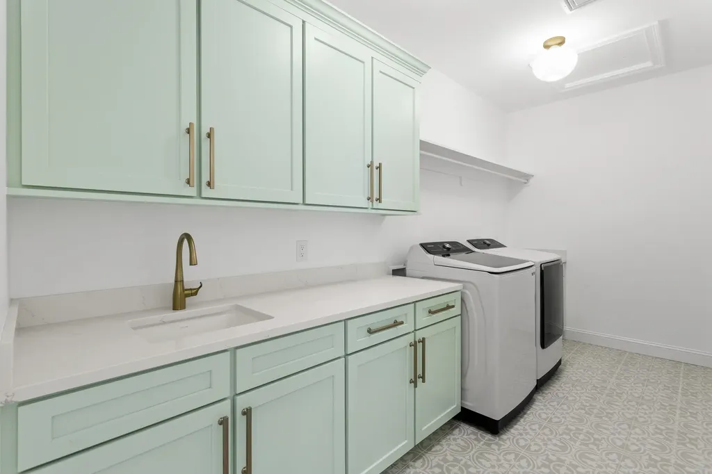 10 Hobart Lane Hollis NH 03049