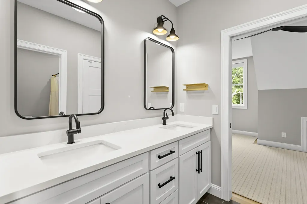 10 Hobart Lane Hollis NH 03049