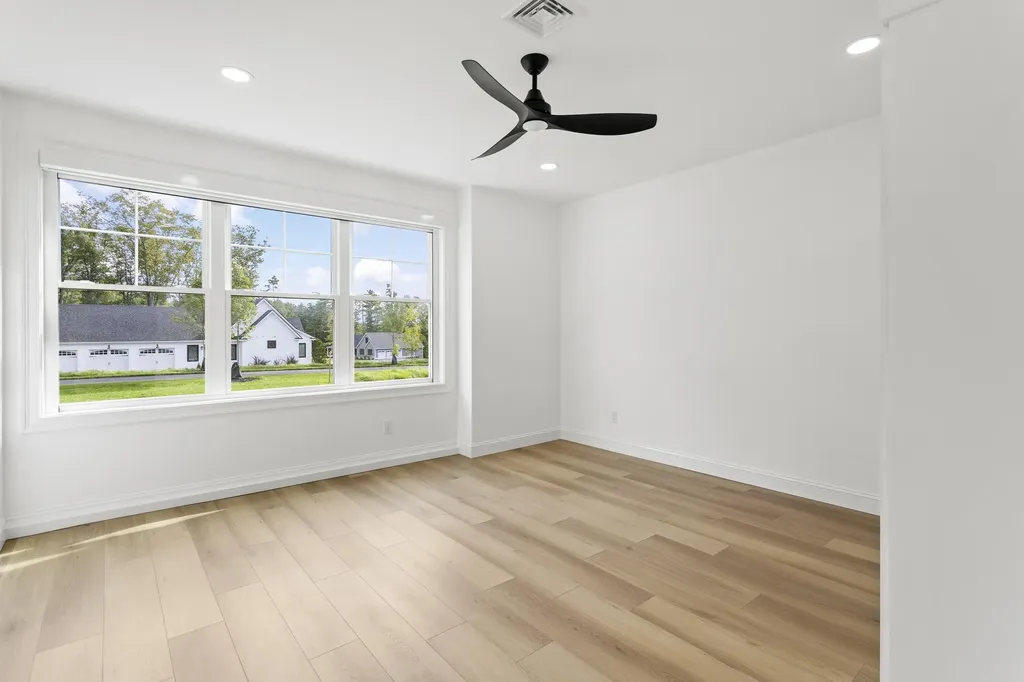 10 Hobart Lane Hollis NH 03049