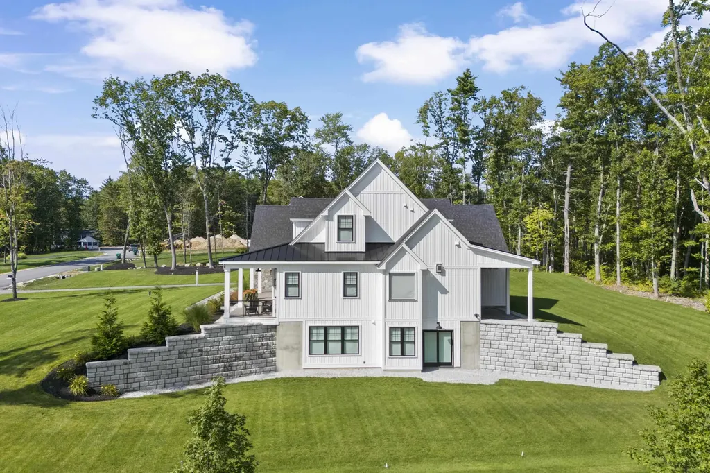 10 Hobart Lane Hollis NH 03049