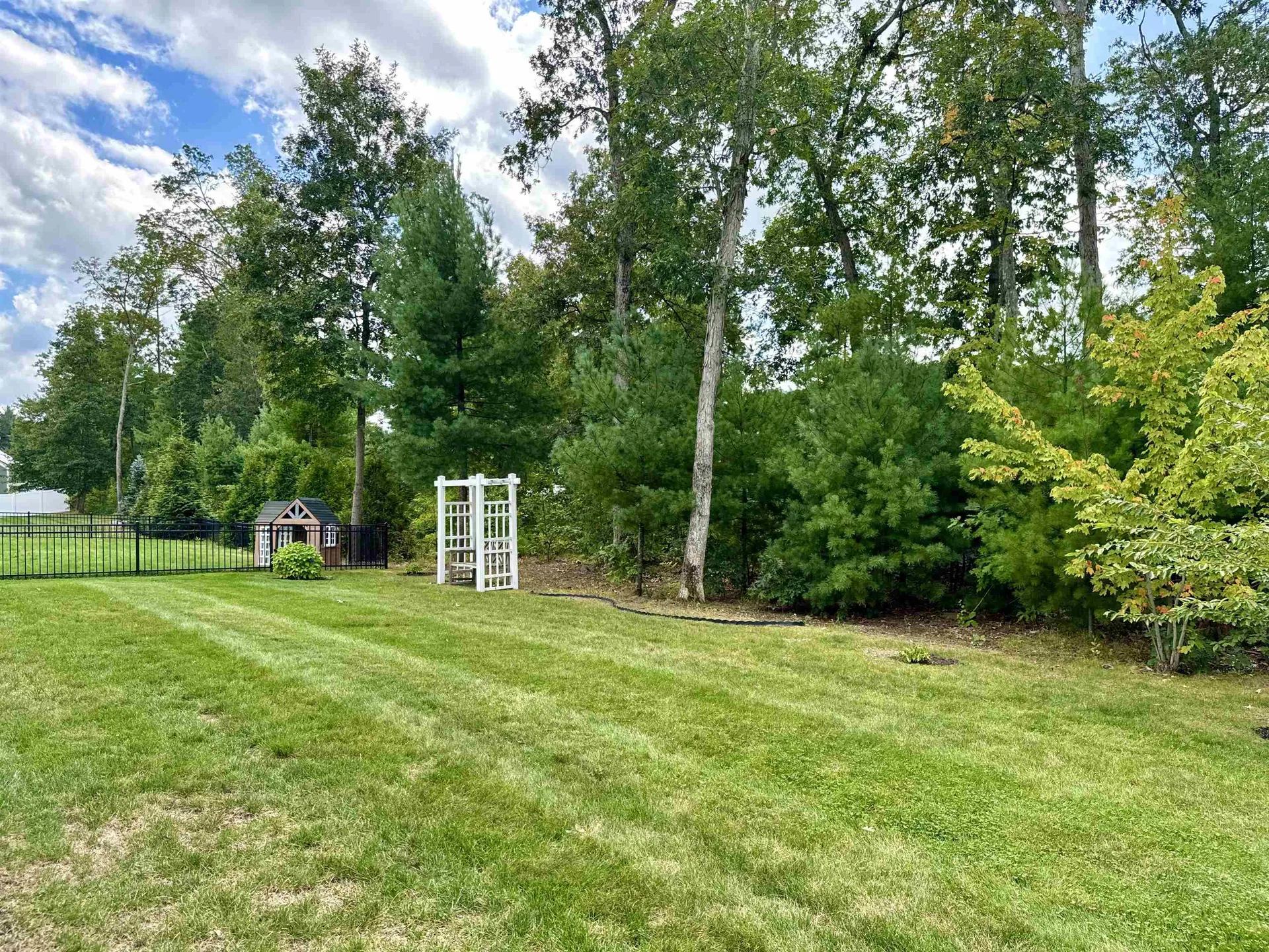 153 Shore Drive Nashua NH 03062