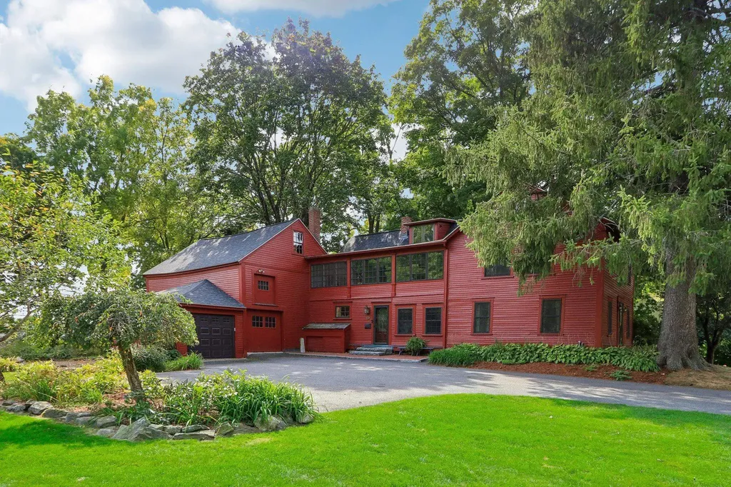 5 Nesmith Street Derry NH 03038-1201