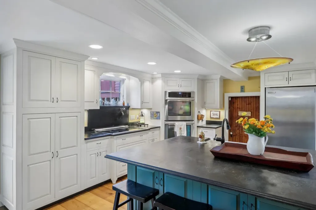 5 Nesmith Derry NH 03038-1201