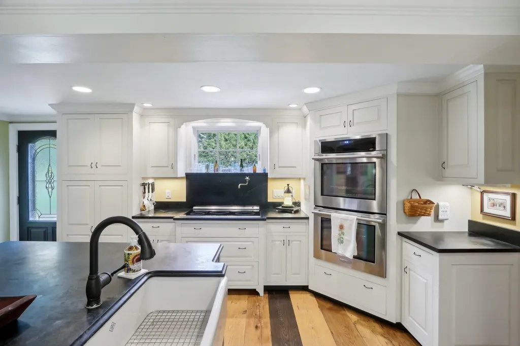 5 Nesmith Derry NH 03038-1201