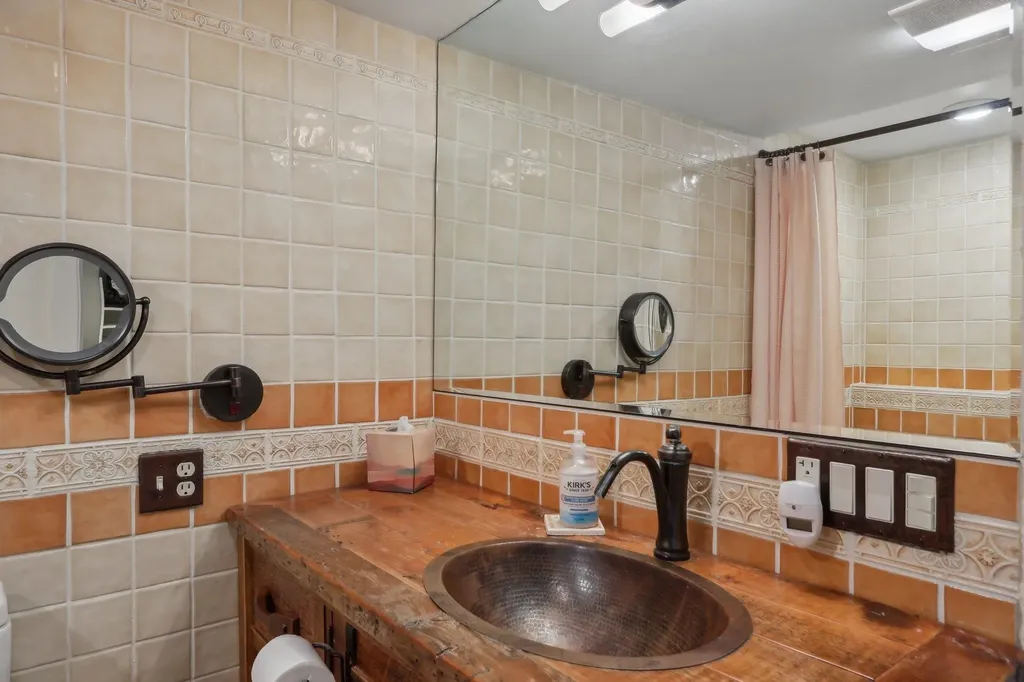 5 Nesmith Derry NH 03038-1201