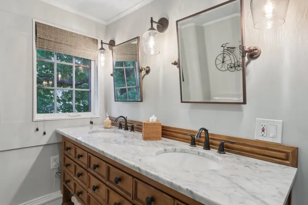 5 Nesmith Derry NH 03038-1201