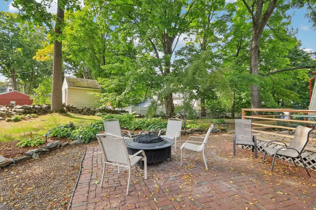 5 Nesmith Derry NH 03038-1201