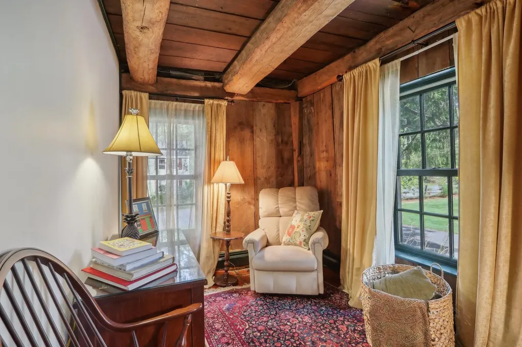 5 Nesmith Derry NH 03038-1201