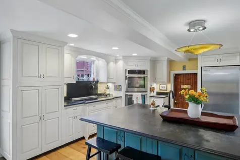 5 Nesmith Derry NH 03038-1201