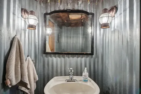 5 Nesmith Derry NH 03038-1201