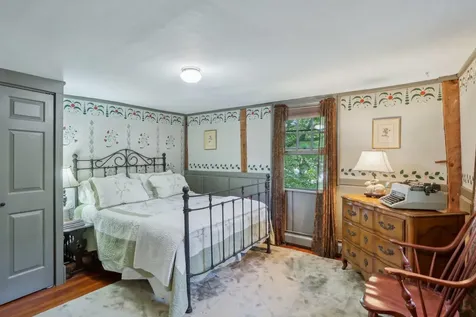 5 Nesmith Derry NH 03038-1201