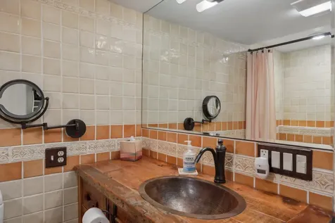 5 Nesmith Derry NH 03038-1201