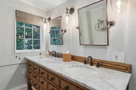 5 Nesmith Derry NH 03038-1201