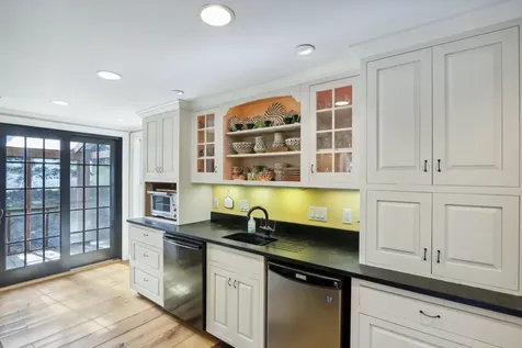 5 Nesmith Derry NH 03038-1201