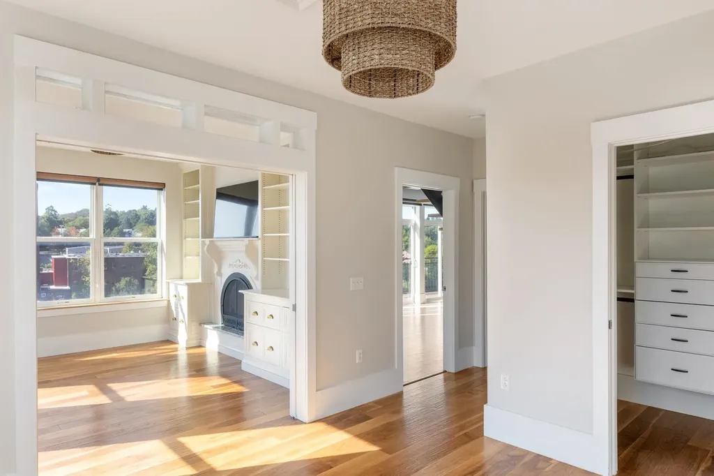 60 Winooski Falls Way Winooski VT 05404-2271