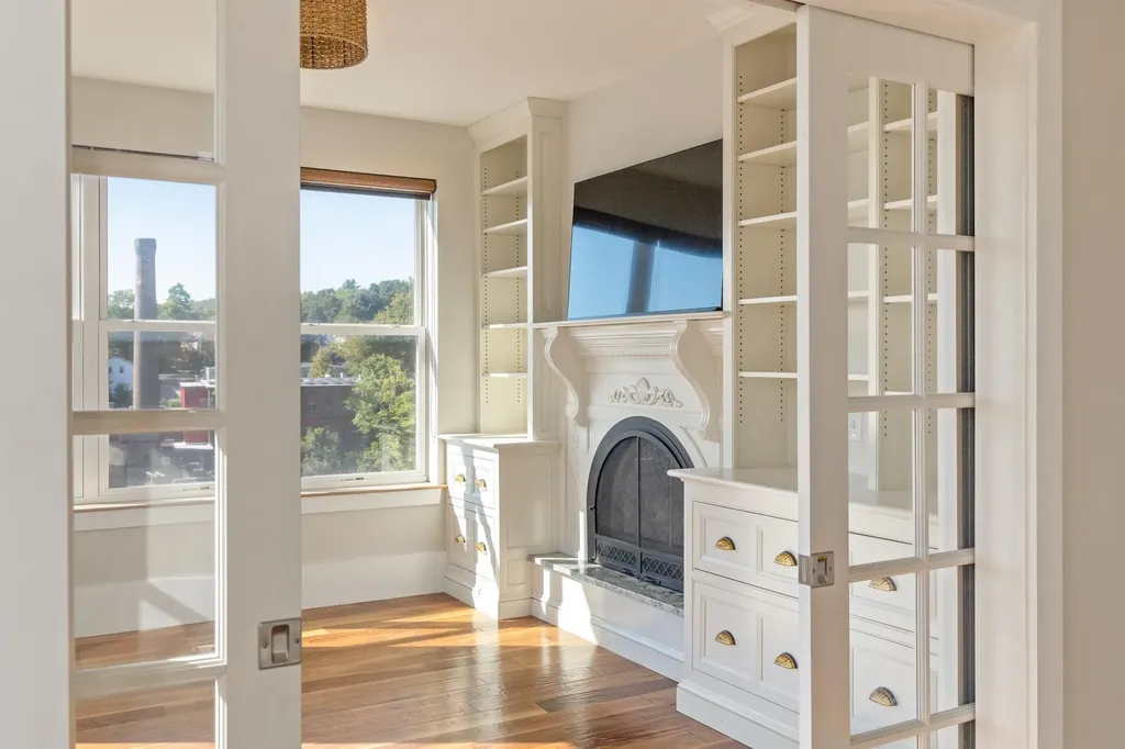 60 Winooski Falls Way Winooski VT 05404-2271