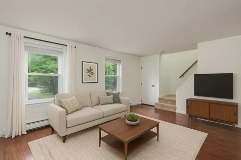 7 R Desforge Lane Derry NH 03038