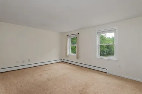 7 R Desforge Lane Derry NH 03038