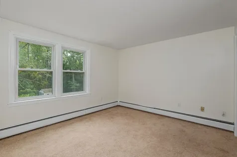 7 R Desforge Lane Derry NH 03038