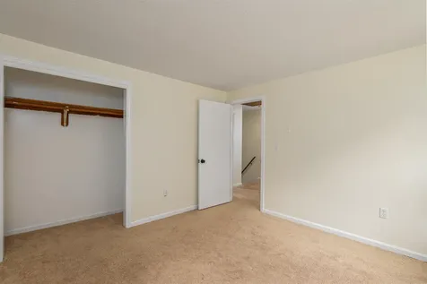 7 R Desforge Lane Derry NH 03038