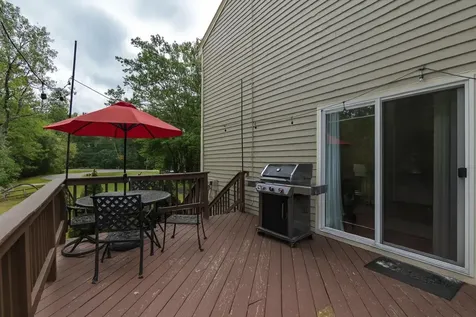 7 R Desforge Lane Derry NH 03038