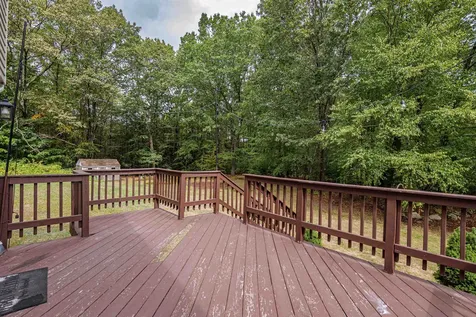 7 R Desforge Lane Derry NH 03038