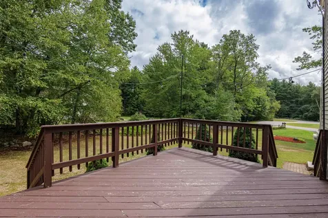 7 R Desforge Lane Derry NH 03038