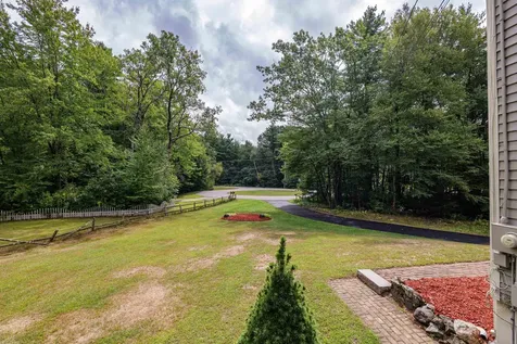 7 R Desforge Lane Derry NH 03038