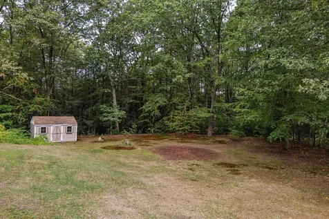 7 R Desforge Lane Derry NH 03038