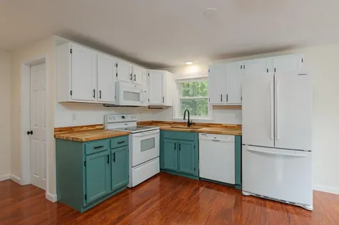 7 R Desforge Lane Derry NH 03038