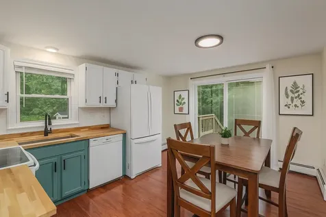 7 R Desforge Lane Derry NH 03038