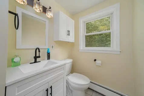 7 R Desforge Lane Derry NH 03038