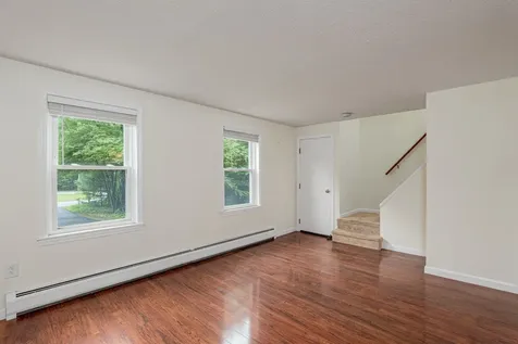 7 R Desforge Lane Derry NH 03038