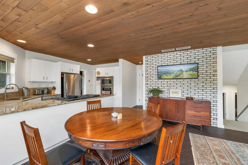 28 Sugarwood Lane Grantham NH 03753